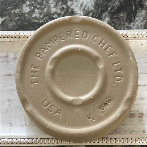 The Pampered Chef Tan Bakeware Set - Picture 2 of 2